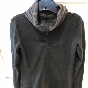 Lululemon reversible pullover size 4